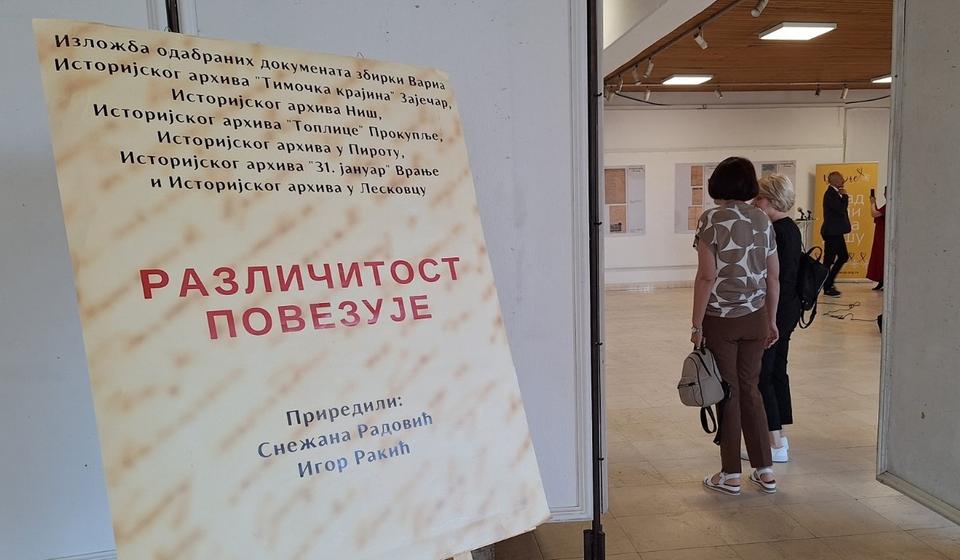 Detalj sa otvaranja izložbe. Foto Vranje news