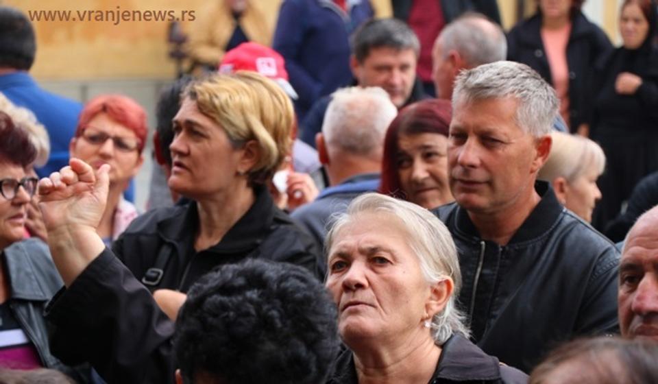 Traže minimum po 150.000 dinara: bivši radnici Koštane. Foto VranjeNews