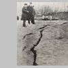 Profesor Jelenko Mihailović, prvi levo sa šeširom na glavi, meri dužinu i širinu pukotina pored Morave kod Ristovca. Foto arhiva T.R.S.