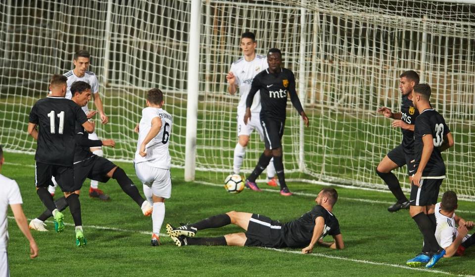Tim sa Banovog brda za trinaest minuta dao pet golova Vranjancima. Foto FK Čukarički