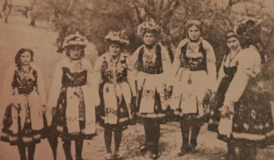 Lazarice iz sela Surlica u pčinjskom kraju. Foto Vranje News (Izvor: 