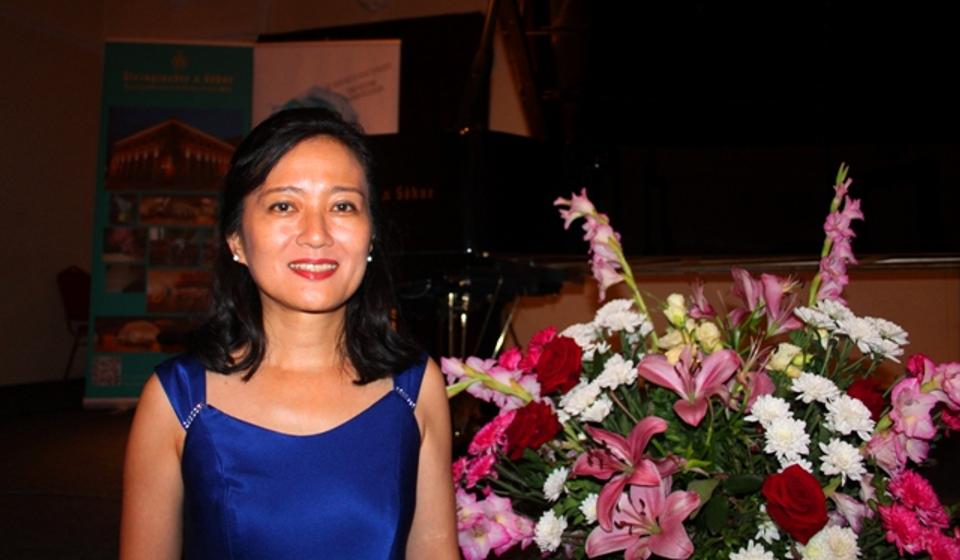 Miku Nišimoto pozira fotoreporteru Vranje News-a