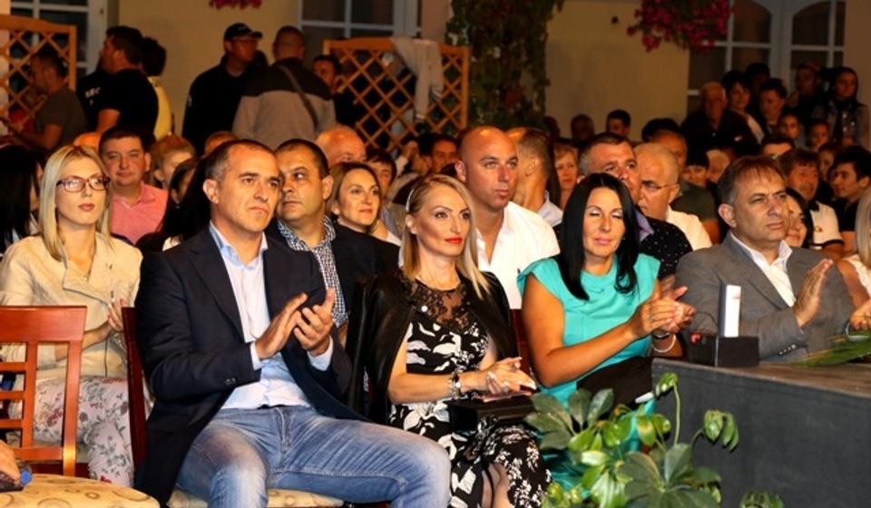 I političari zadovoljni. Foto VranjeNews