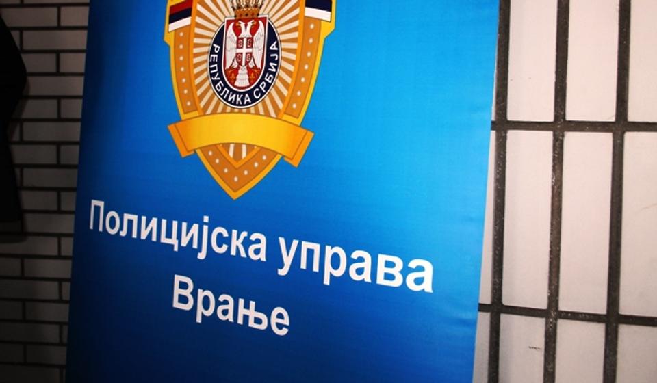 Matičarku priveli pripadnici vranjske policije. Foto VranjeNews