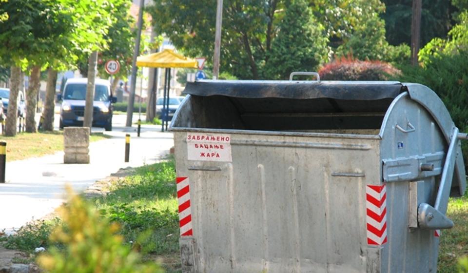 Svest je takva da se u Vranju sav otpad uglavnom baca u jednu vrstu kontejnera. Foto Vranje News