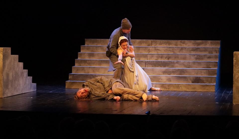 Ućutkivanje Sokrata (tekst Hauarda Bentona) Bitef teatra, u režiji Nebojše Bradića, izvedeno je druge takmičarske večeri. Foto Vranje news