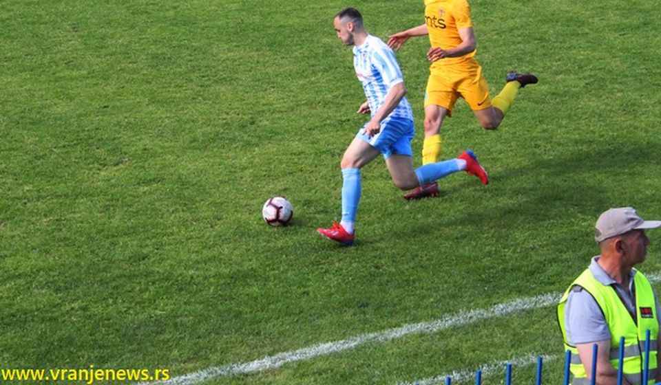 Luka Ratković u akciji: fotografija sa meča protiv Spartaka u kome je zamenjen u prvom poluvremenu. Foto VranjeNews