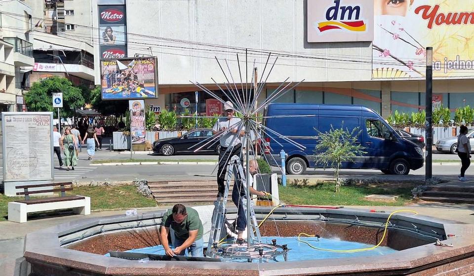 Jedna od popravki tek renovirane fontane u centru Vranja. Foto Vranje news