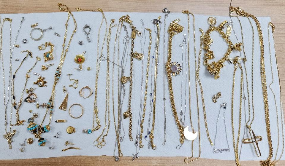 Deo zaplenjenog zlatnog nakita. Foto UC