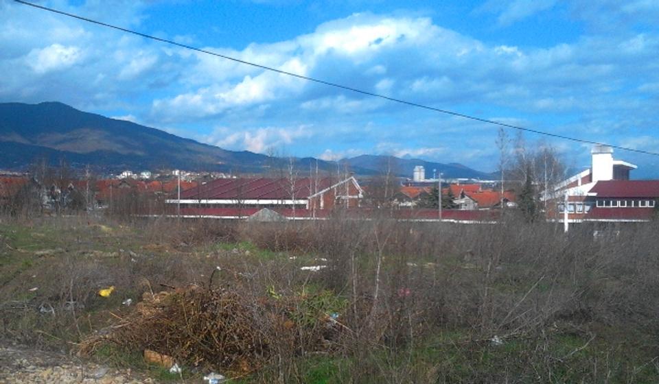 Lokacija predviđena za izgradnju stanova nalazi se kod Pete škole. Foto VranjeNews