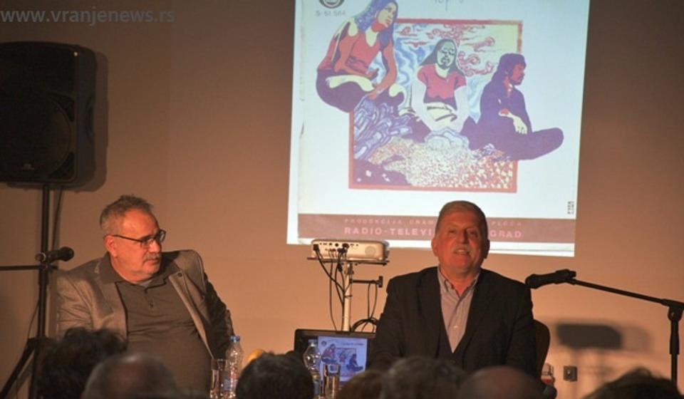 Mihajlo Pantić i Peca Popović na promociji u Vranju. Foto Vranje News