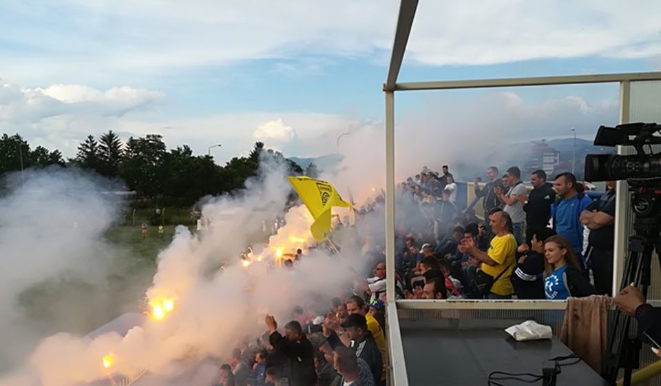 Detalj sa proslave navijača Dinama posle plasmana u Super ligu. Foto VranjeNews