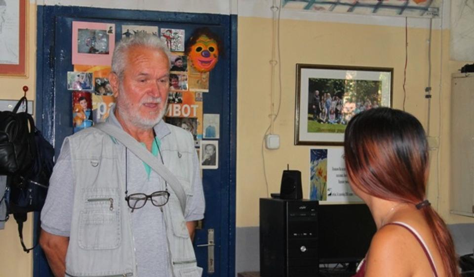 Slikar iz Beograda Velimir Karavelić učestvovao je svojevremeno i na 