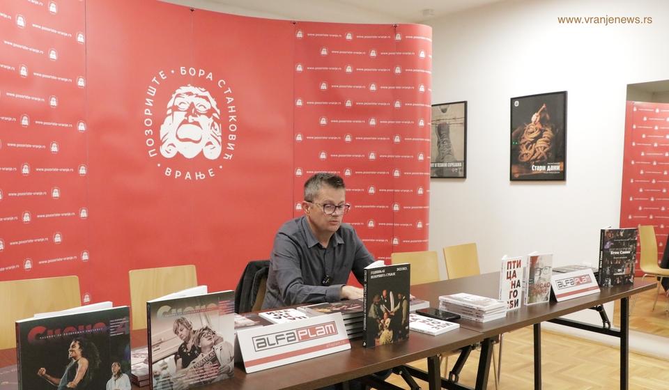 Miroslav Radonjić u Vranju promoviše izdanja Sterijinog pozorja. Foto Vranje news