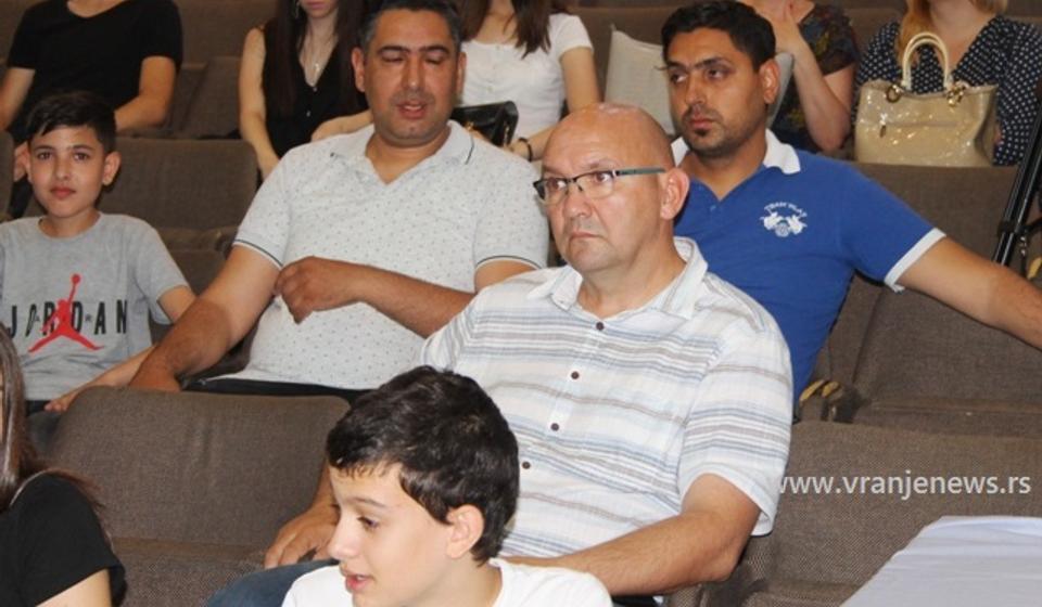 Dobrivoje Mamutović (levo u srednjem redu), učenik Muzičke škole sa odseka truba, nagrađen prvo mnagradom na republičkom takmičenju. Foto VranjeNews