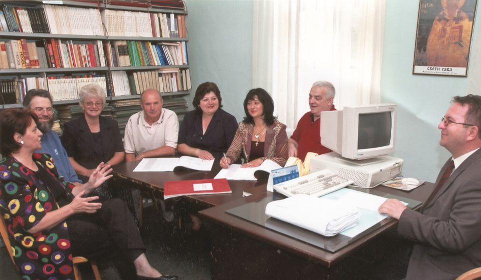 Nebojša Veličković (desno) sa saradnicima 2005. godine. Foto NU