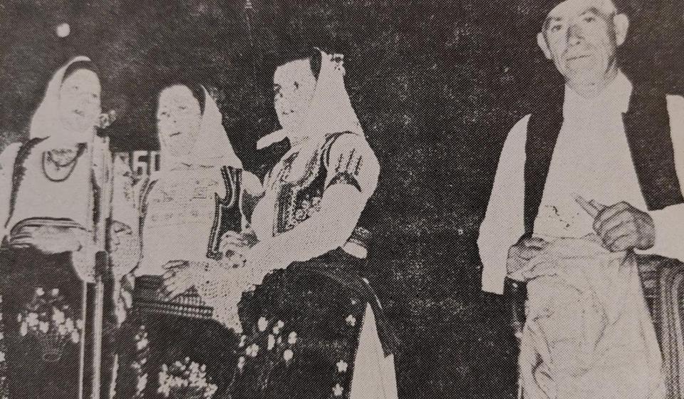 Pojedine sevdalinke su, u stvari, preobražene seoske pesme: jedna folklorna grupa iz okoline Leskovca. Foto izvor arhiva prof. dr Momčila Zlatanovića