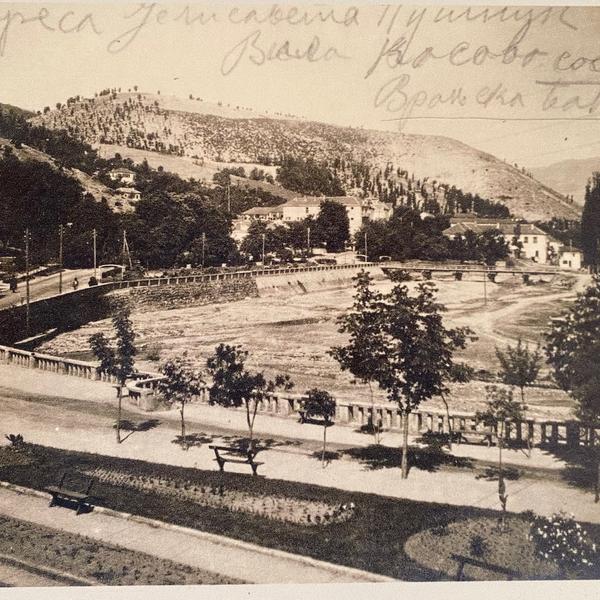 Prve fotografije panorame Vranjske Banje uradio je pionir srpske fotografije Milan Jovanović. Foto objavljen na izložbi o Simi Lozaniću u SANU.
