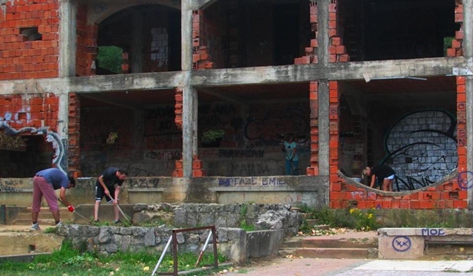 Ovo su mladi ljudi koji se bez ikakvog interesa i koristi bore za očuvanje prirode Vranja i okoline. Foto VranjeNews