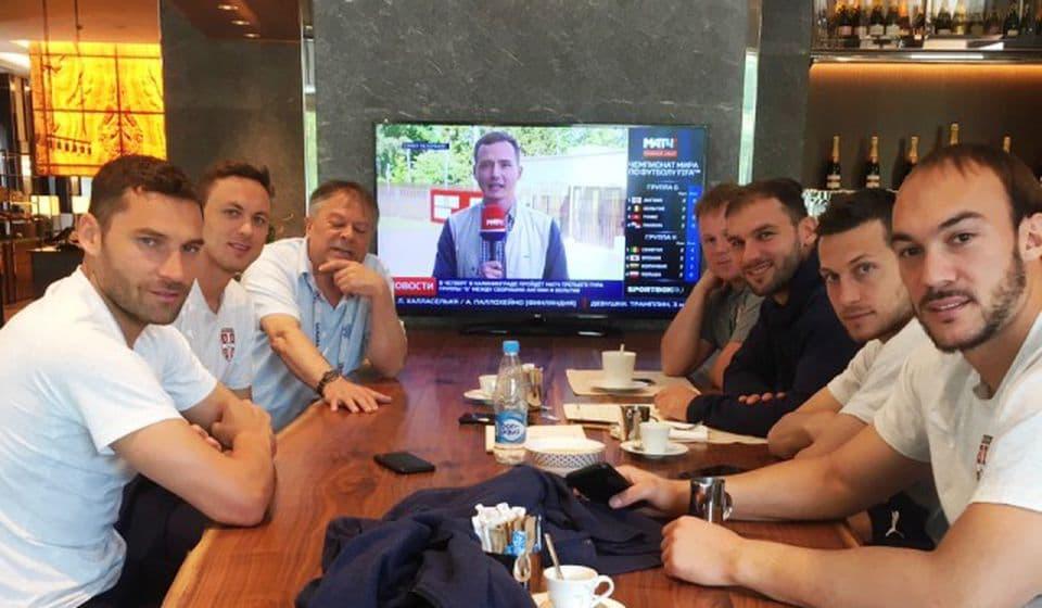 Novica Toncev sa reprezentativcima Srbije. Foto privatna arhiva