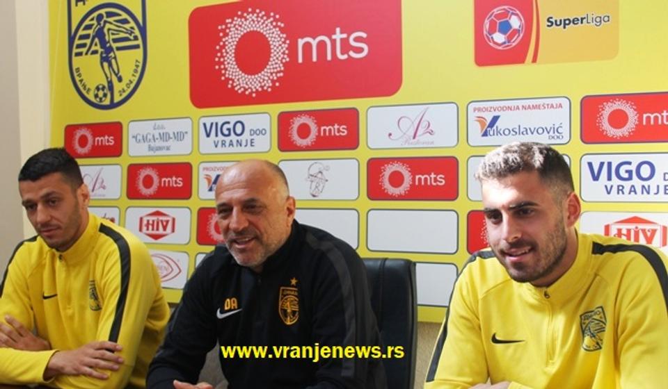 Ožegović, Dragan Antić i Pavišić na konferenciji za medije. Foto VranjeNews