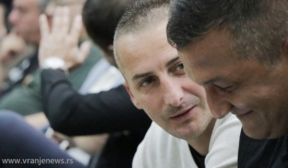 Nebojša Stajić i Dejan Osmanović na sednici skupštine. Foto Vranje News