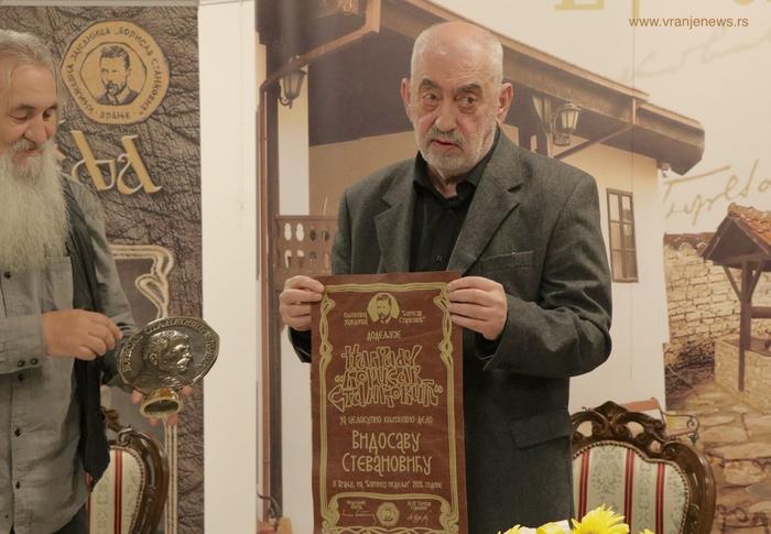 Vidosav Stevanović na ceremoniji uručenja nagrade u Vranu. Foto Vranje news