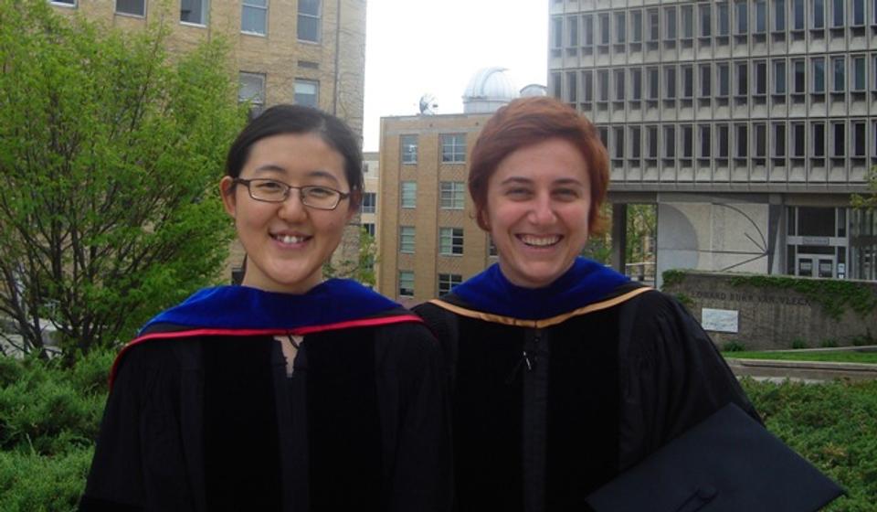 Snežana sa svojom studentkinjom na proslavi PhD diplome. Foto privatna arhiva