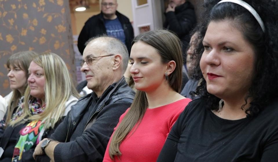 Jasminkin suprug, glumac Vladimir Petrović (čiveni Boba iz Ludih godina) takođe je prisustvovao književnoj večeri u okviru Književne kolonije. Foto Vranje News