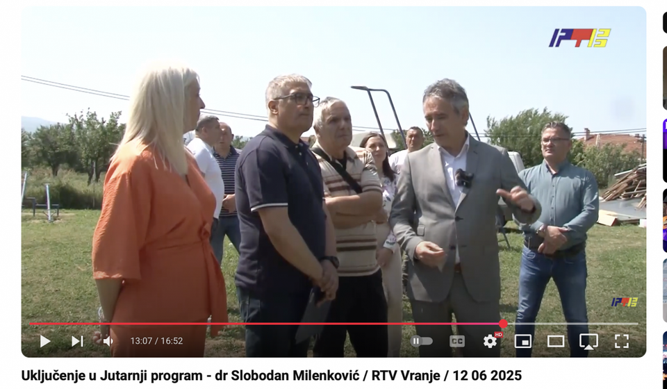 Ne prilazi ne silazi dok je Slobodans The Kid u pokretu: Vić-Radenko Sandens (desno) u položaju ljudskog pancira. Foto printscreen Youtube (zvaničan kanal RTV doo)