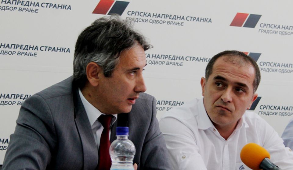 Dug lokalne samouprave smanjen za 350 miliona. Slobodan Milenković i Slaviša Bulatović. Foto Vranje News
