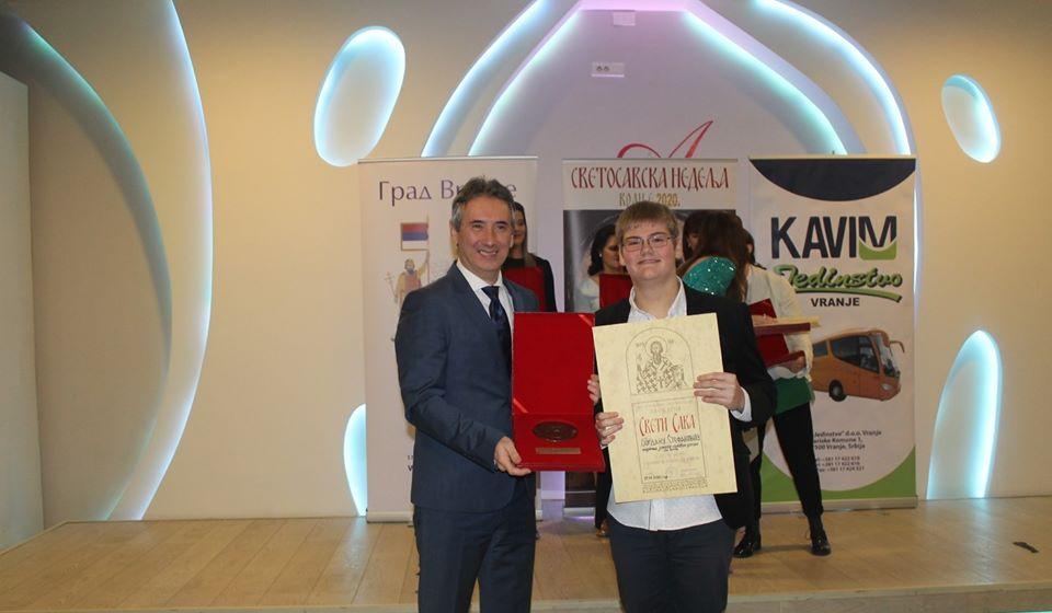 Bogdan Stefanović najbolji učenik osnovnih škola. Foto Grad Vranje