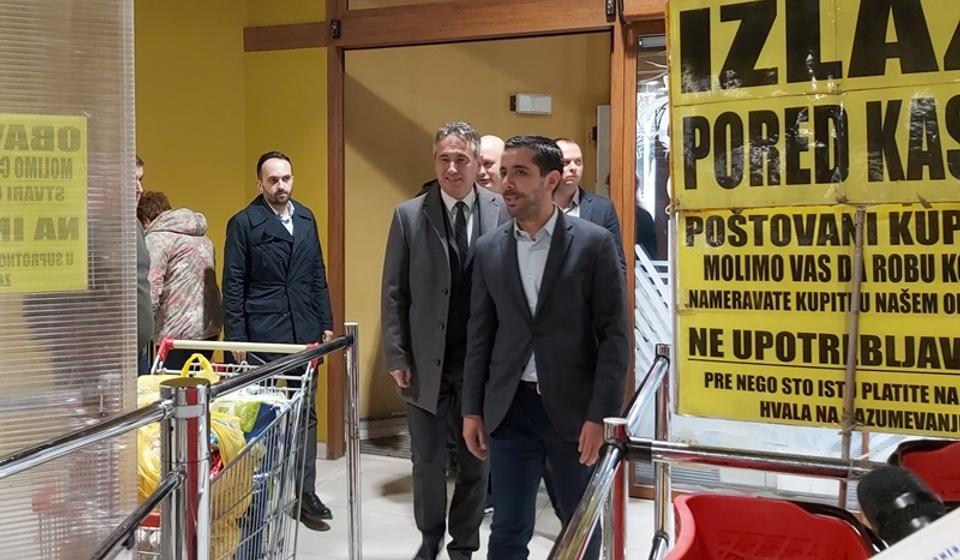 Momirović prilikom posete Leon marketima u decembru prošle godine. Foto Vranje news
