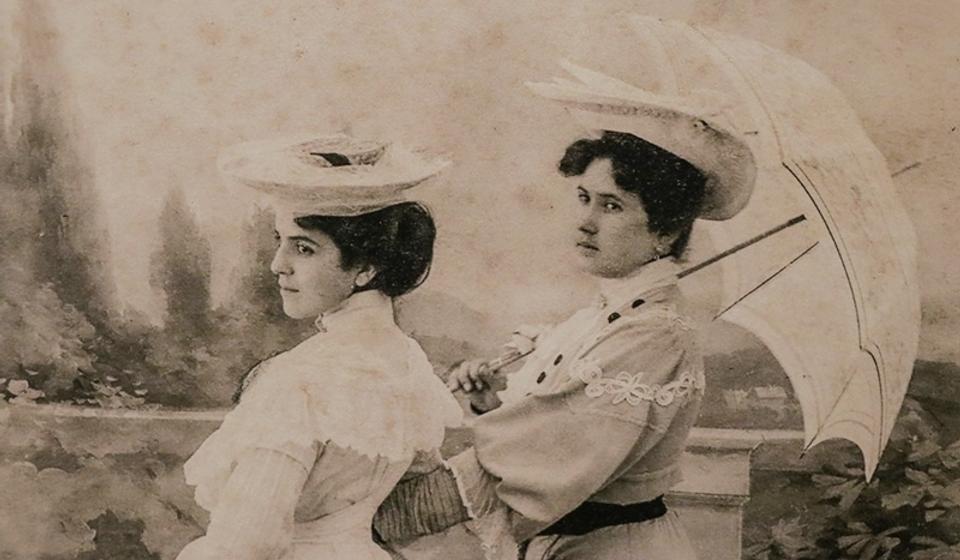 Dve gospođe sa šeširima, Vranje 1905. Foto Vranje News