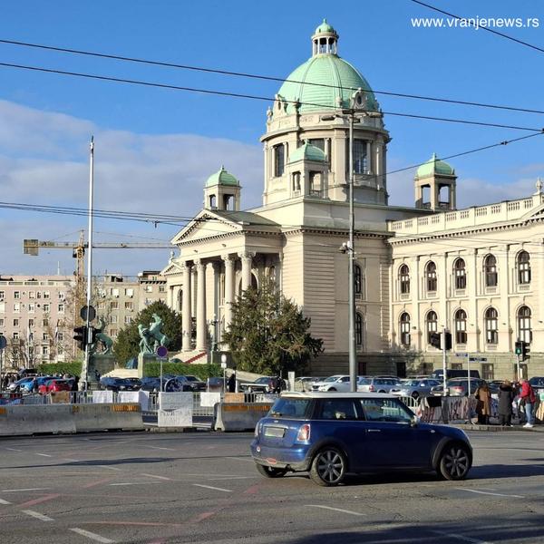 A šatorima ispred parlamenta, ali ne i o Ćacilendu u Pionirskom parku. Foto Vranje news