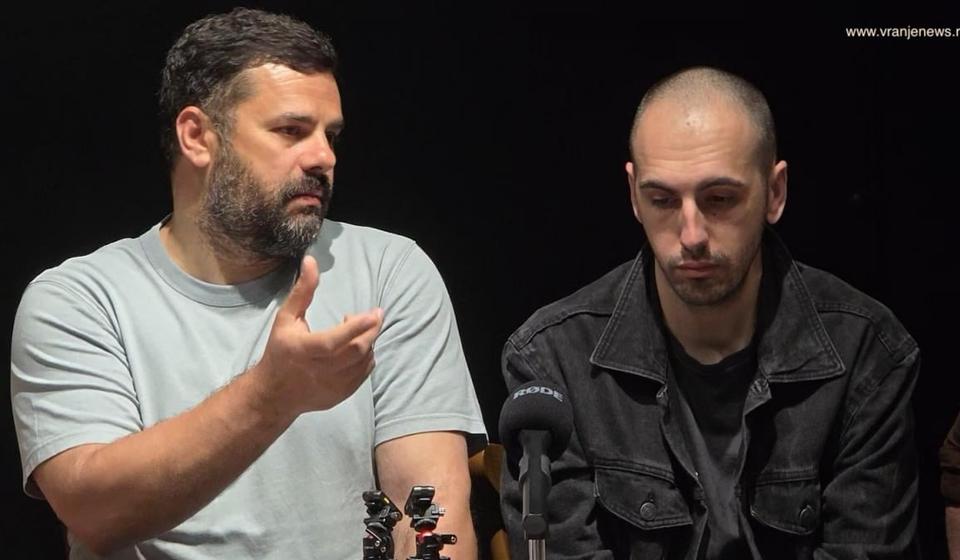 Reditelj Janković (levo) i autor teksta Bojan Tasić. Foto Vranje news