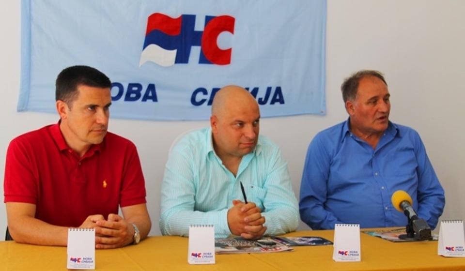 Jović, Petrušević i Milosavljević na konferenciji za medije. Foto VranjeNews