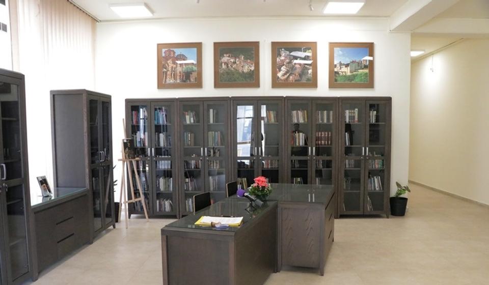 Hilandarski kutak u Gradskoj biblioteci. Foto Vranje News