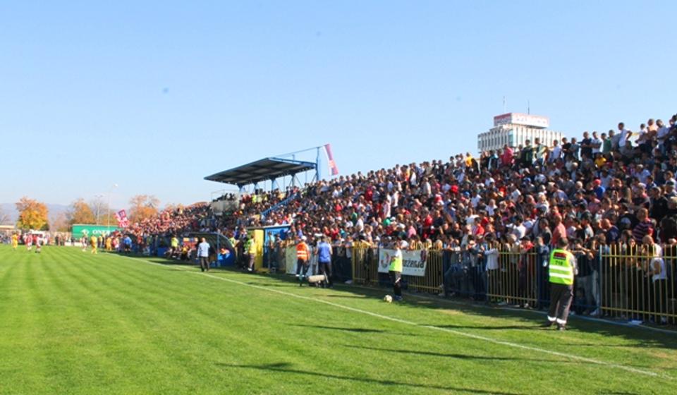 Prepuna istočna tribina. Foto VranjeNews
