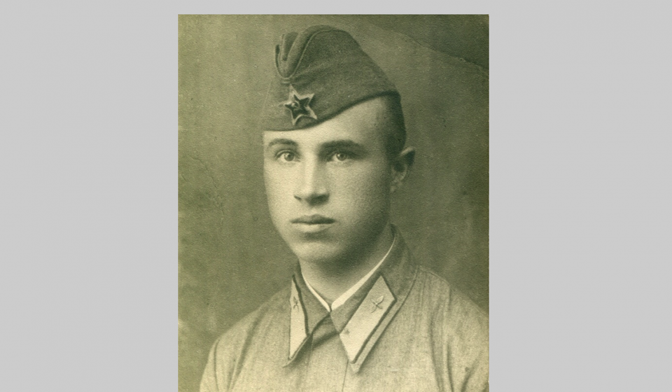 Kapetanu avijacije Crvene armije Grigoriju M. Dimitrijevu (Moskva, 1920 - Surdulica 22.9. 1944) podignut je spomenik na mestu Šarene česme (11. novembra 1945) koji je srušen, 5. septembra 1952. godine. Foto arhiva T.R.S.