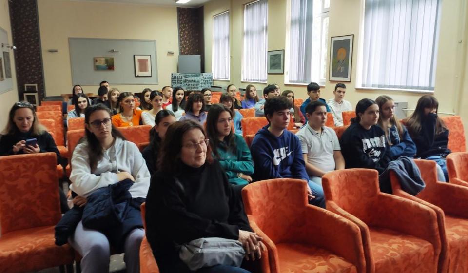 Foto Gimnazija Bora Stanković