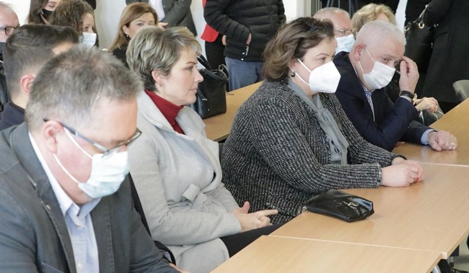 Ardite Sinani iz PDD-a (u sredini) vodila je opštinu pre Šćiprima Arifija. Foto Vranje News