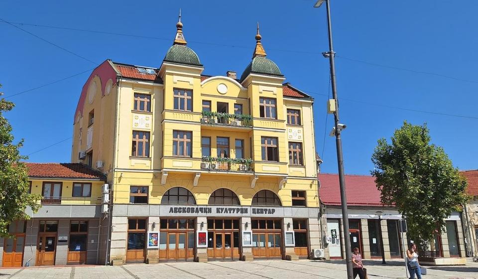 Novi društveno-ekonomski uslovi više nisu bili tako pogodni za negovanje ove čulno-orijentalne i slovenski nežne narodne lirike: Leskovac danas. Foto Vranje news