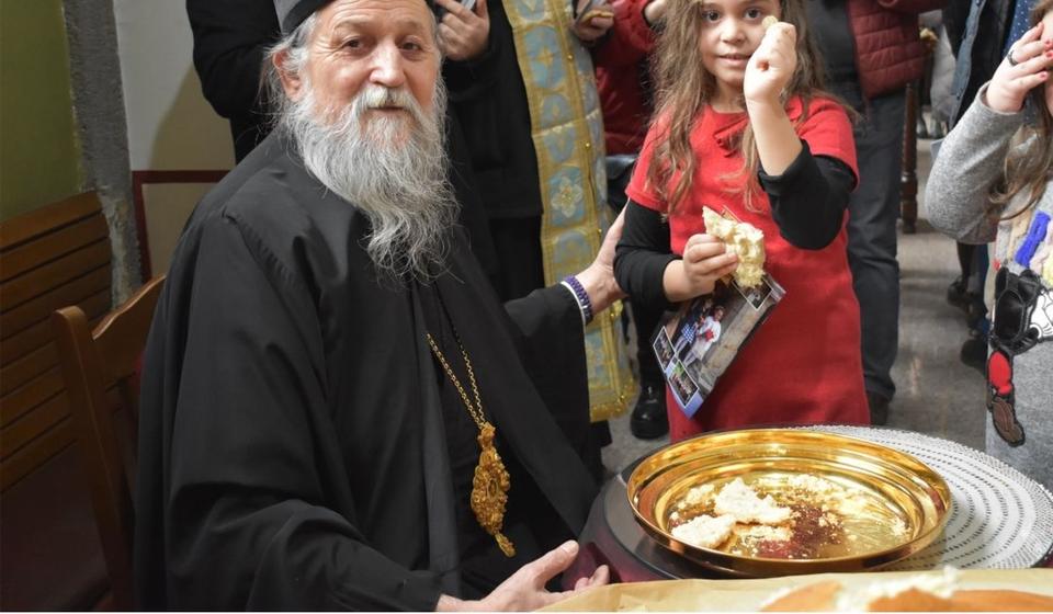 Novčić izvukla devojčica Anastasija Kostić iz Vranja. Foto Eparhija vranjska