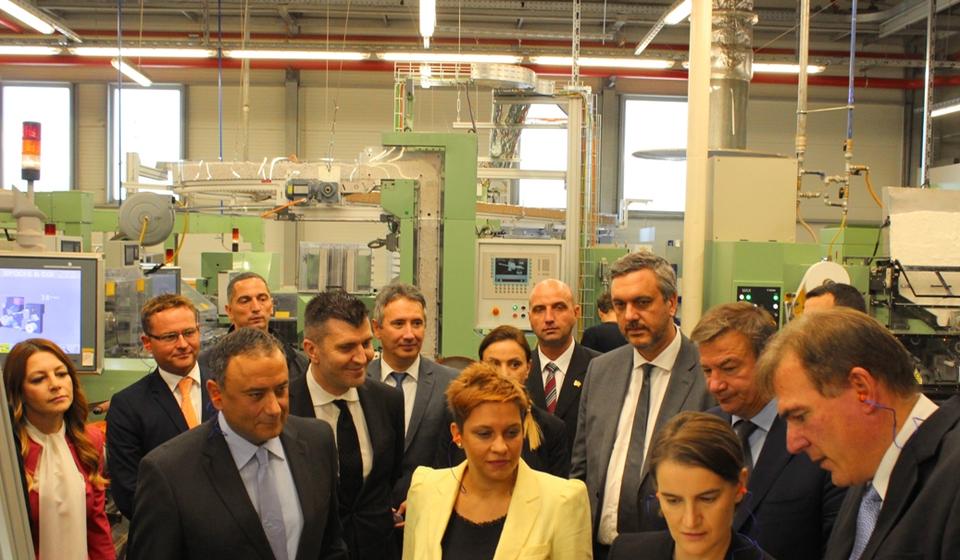 BAT u budžet Srbije kroz poreze i akcize uplatio više od dve milijarde evra: premijerka Brnabić u poseti fabrici u Vranju. Foto VranjeNews