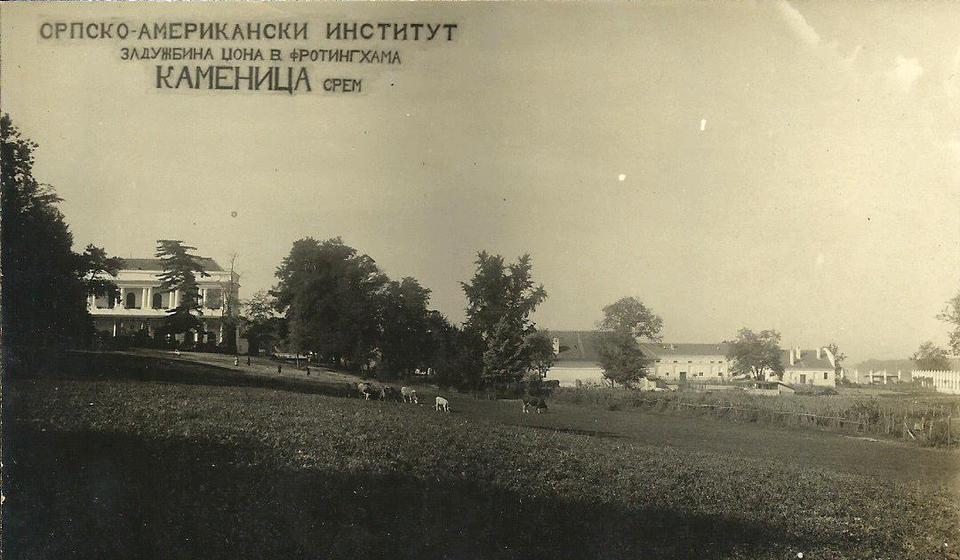 Sve zgrade koje je podigao Džon Frotingam za potrebe zanatske, domaćičke škole i poljoprivrednog dobra, srušene su posle Druog svetskog rata. Foto arhiva Tomislava R. Simonovića