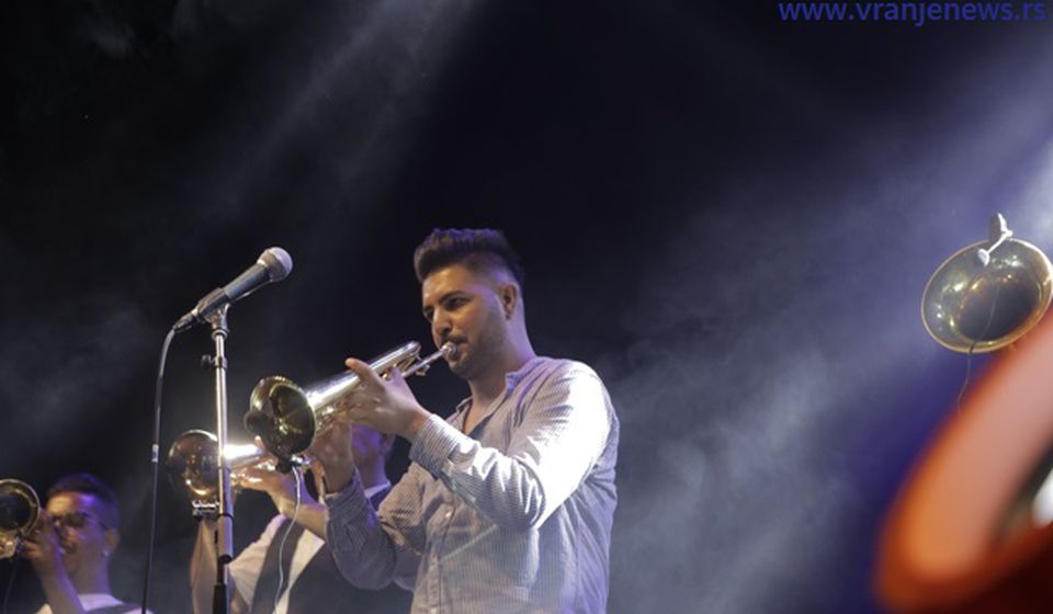 Stefan Mladenović sa svojim orkestrom. Foto Vranje News