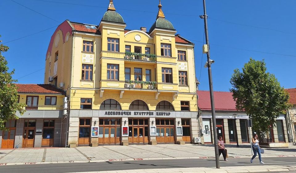 Novi društveno-ekonomski uslovi više nisu bili tako pogodni za negovanje ove čulno-orijentalne i slovenski nežne narodne lirike: Leskovac danas. Foto Vranje news