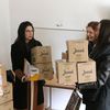 Primopredaja higijenskih uložaka obavljena je u prostorijama Nexus-a u Vranju. Foto Vranje news