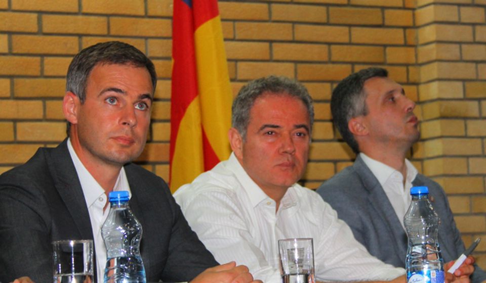 Miroslav Aleksić sa liderima DS Zoranom Lutovcem i Dveri Boškom Obradovićem na tribini u Vranju. Foto VranjeNews